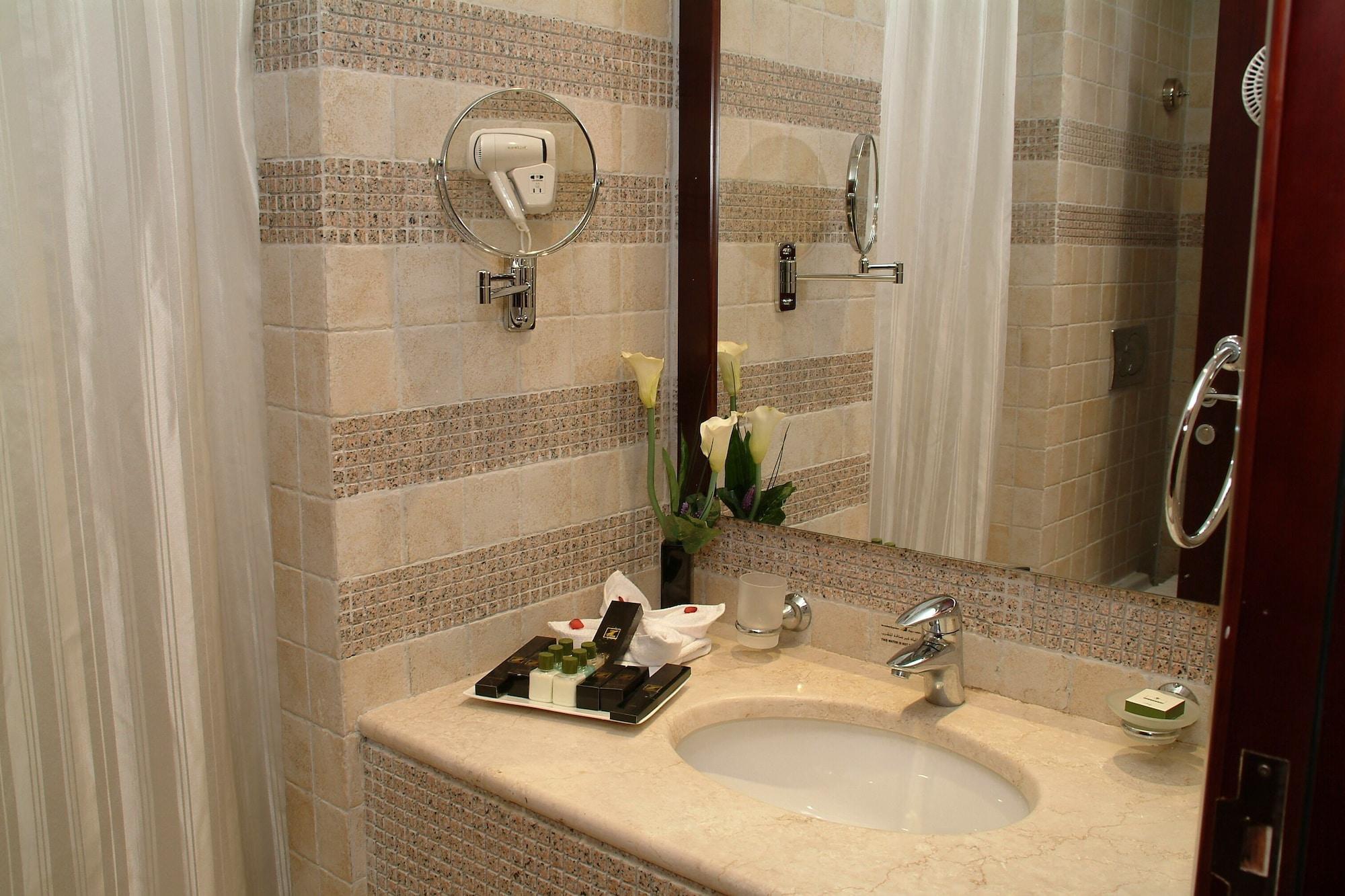 Dar Eiman Royal Otel Mekke Dış mekan fotoğraf A bathroom at the hotel