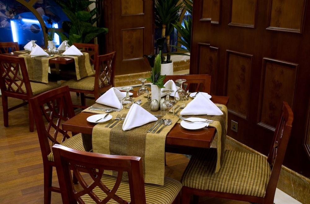 Dar Eiman Royal Otel Mekke Dış mekan fotoğraf A restaurant in Hanoi