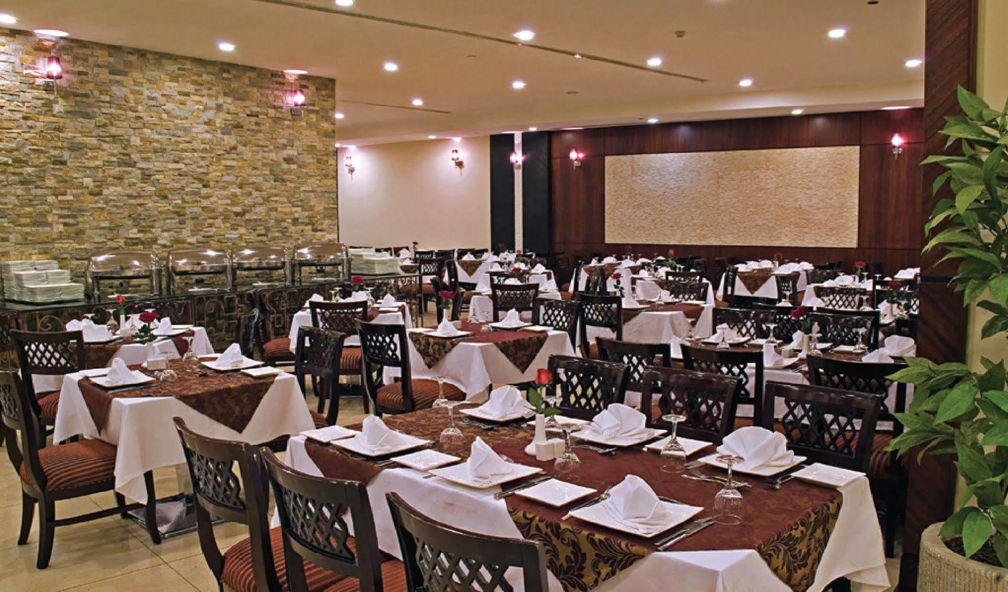 Dar Eiman Royal Otel Mekke Dış mekan fotoğraf The restaurant's interior