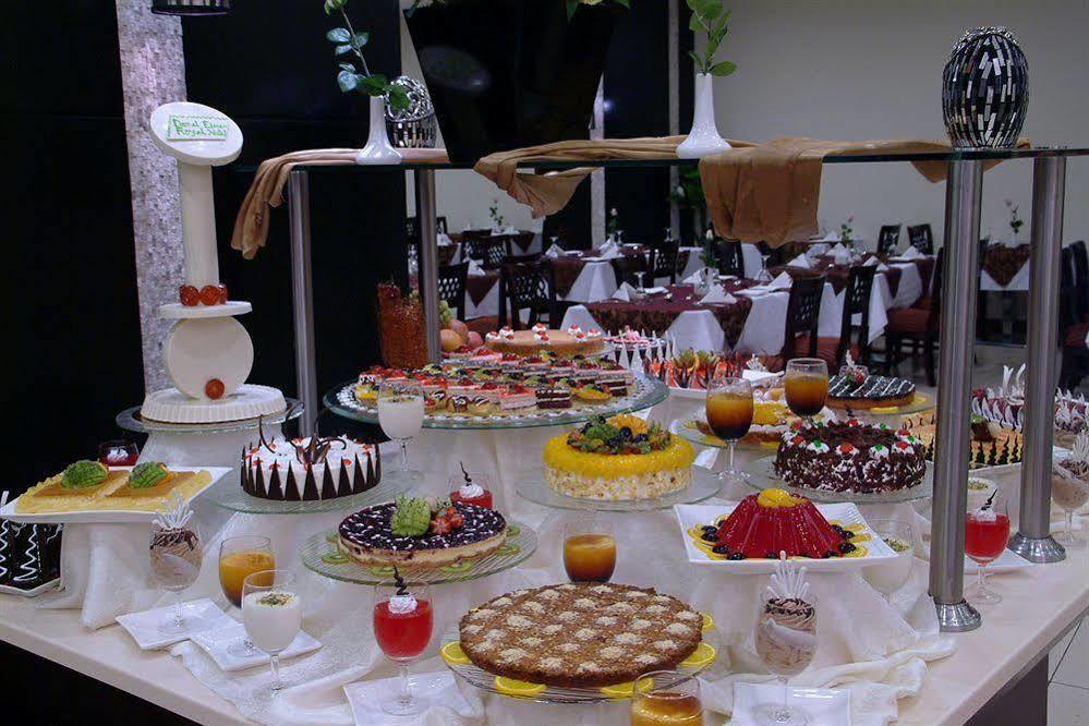 Dar Eiman Royal Otel Mekke Dış mekan fotoğraf A buffet at a luxury hotel